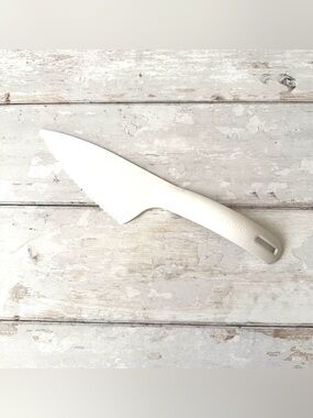 Tupperware Pie Server Knife Serving Utensil Host White NEW